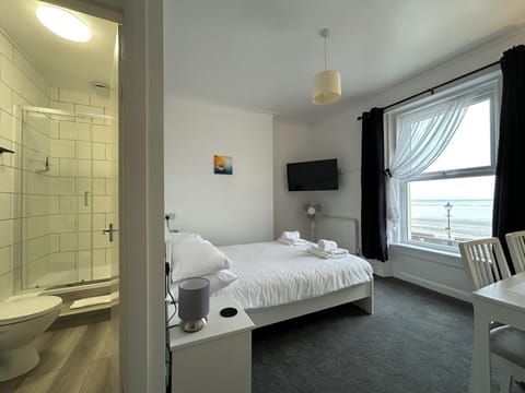 Double Room, 1 Double Bed, Ensuite, Sea View | Individually decorated, free WiFi, bed sheets