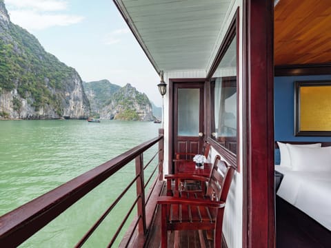 Deluxe Double Room, Balcony, Bay View | Soundproofing, iron/ironing board
