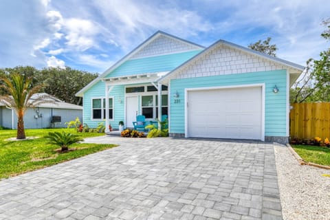 Let your vacation dreams come true in this picturesque beach house!