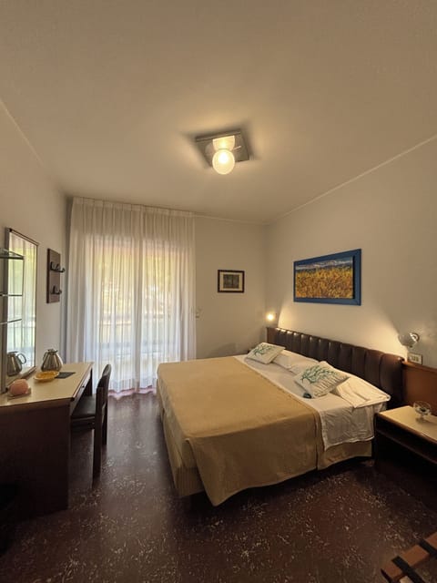 Double or Twin Room, Sea View | Premium bedding, in-room safe, desk, laptop workspace