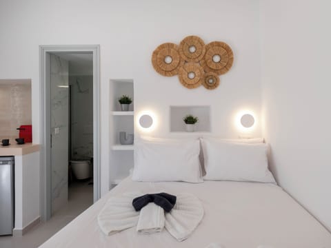 Basic Apartment, 1 Double Bed, Non Smoking, Private Bathroom | 1 bedroom, iron/ironing board, travel crib, free WiFi