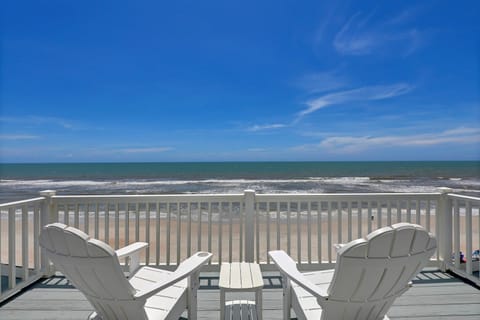2nd Floor Ocean Front Deck