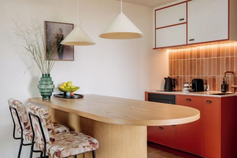 Deluxe Suite Grand | Private kitchen | Coffee/tea maker, electric kettle