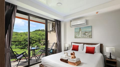 Comfort Apartment, Balcony, Mountain View | 1 bedroom, in-room safe, blackout drapes, iron/ironing board