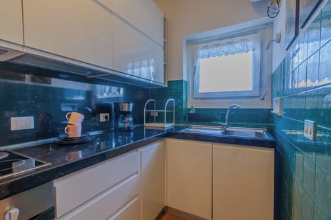 Apartment, Lake View | Private kitchen | Electric kettle
