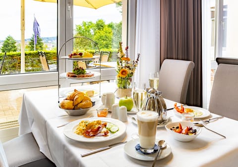 Daily buffet breakfast for a fee