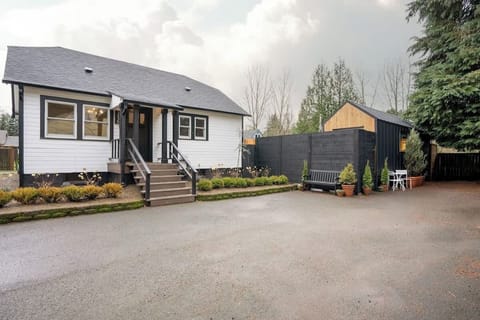 Welcome to our Lakeside property in Camas, Washington, offering two distinct retreats for your perfect getaway – a cozy Lake House and a charming Scandinavian Tiny Home. 