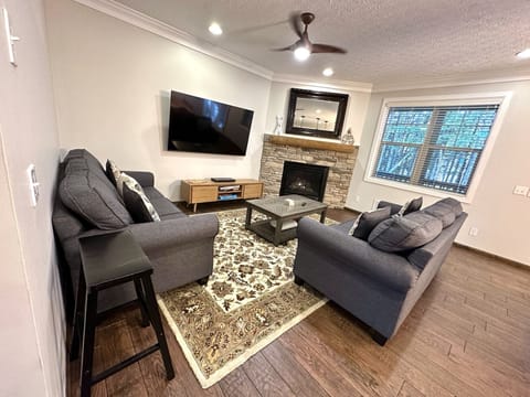 Home Decor, Screen, Furniture, Table, Couch