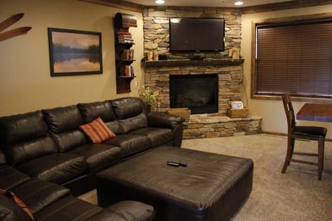 Furniture, Indoors, Living Room, Screen, Couch