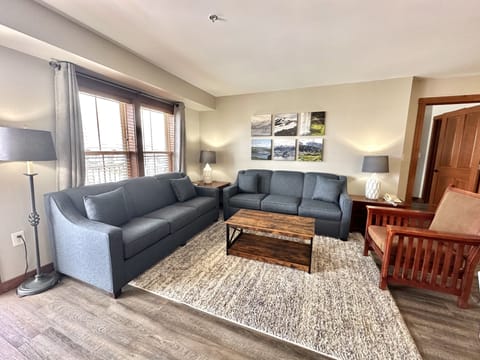 Home Decor, Furniture, Indoors, Living Room, Couch