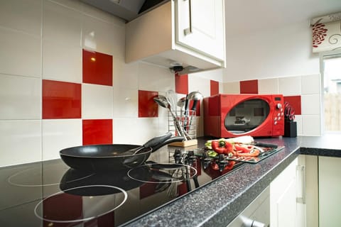 Kitchen worktip with cooker and microwave