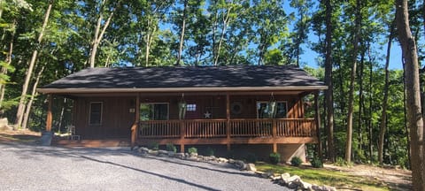 Joes_Ridge_Retreat_Family_Getaway_Porch