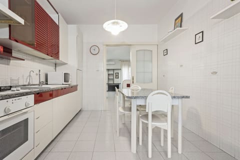 Apartment, Balcony | Private kitchen | Fridge, microwave, oven, stovetop