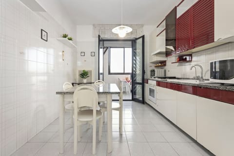 Apartment, Balcony | Private kitchen | Fridge, microwave, oven, stovetop
