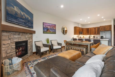 90 Hay Meadow Dr SR-14