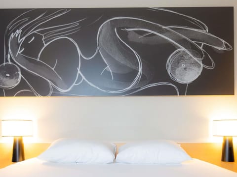 Standard Double Room, 1 Double Bed | Desk, laptop workspace, blackout drapes, soundproofing