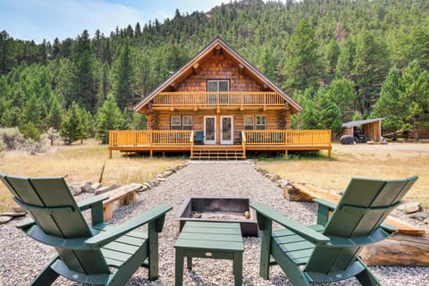 Melrose Vacation Rental | 3BR | 2.5BA | 2,100 Sq Ft | Stairs Required
