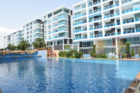 10 outdoor pools