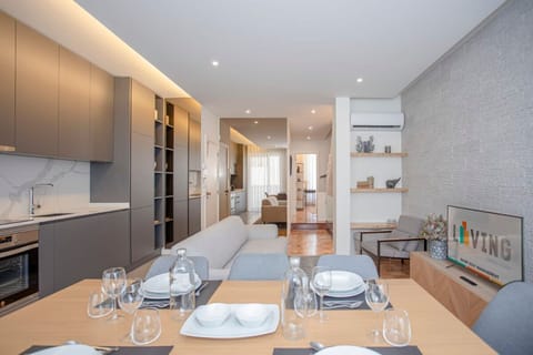 House | 4 bedrooms, desk, iron/ironing board, Internet