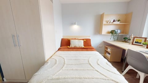 Desk, laptop workspace, free WiFi, bed sheets