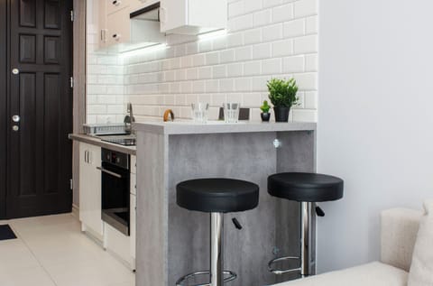 Signature Apartment | Private kitchen | Mini-fridge, oven, stovetop, electric kettle