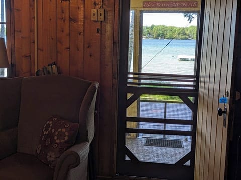 Screened in back porch. - Screened in back porch with lake access.