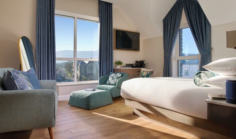Presidential Quadruple Room | In-room safe, desk, laptop workspace, blackout drapes