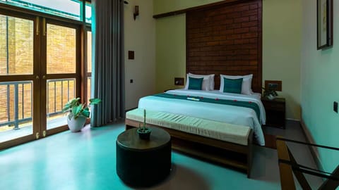 Classic Apartment, Balcony, Lake View | Iron/ironing board (on request), WiFi (free), bed sheets