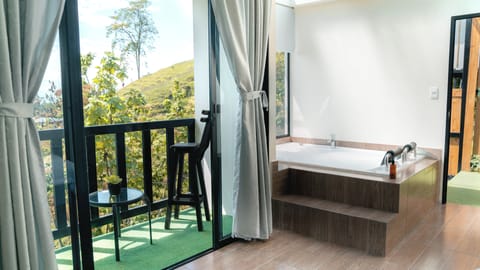 Luxury Suite, Mountain View