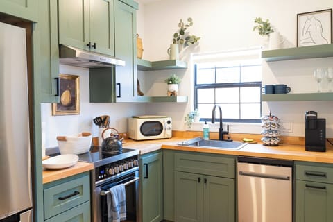 Charming little kitchen to meet all your culinary needs