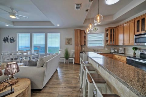 House (6 Bedrooms) | Interior