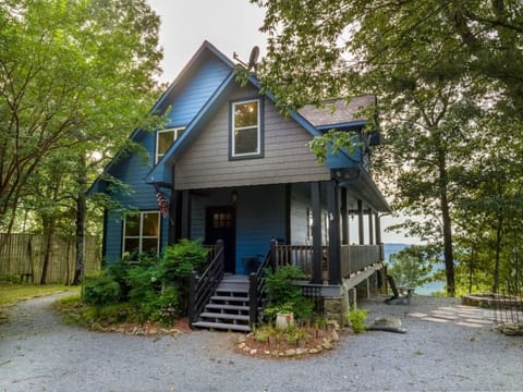 Paradise Found - A truly unique home in Mentone atop Lookout Mountain with breathe taking views from the living room, porch, fire pit and hot tub.