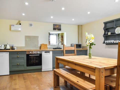 Kitchen/diner | Swift Cottage - East Ridge Farm Holiday Cottages, Staithes, near Saltburn-by-the-Sea