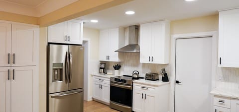 Waterfront House | Private kitchen | Microwave