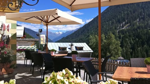 Breakfast, lunch, dinner served; local cuisine