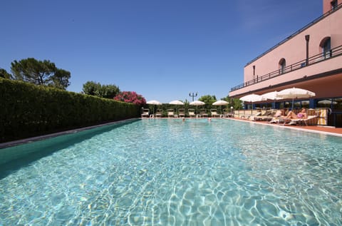 Outdoor pool, sun loungers
