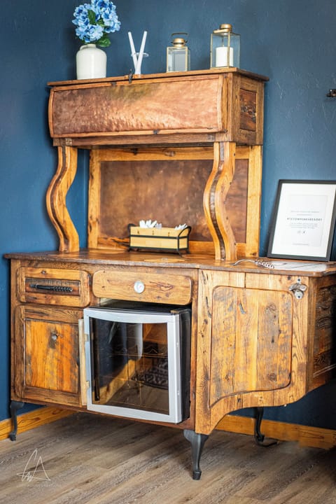 Grand Studio Suite | Premium bedding, pillowtop beds, free cribs/infant beds, free WiFi