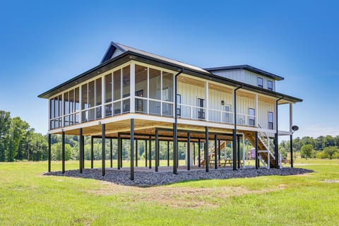 Nashville Vacation Rental | 3BR | 4BA | 2,600 Sq Ft | Stairs Required