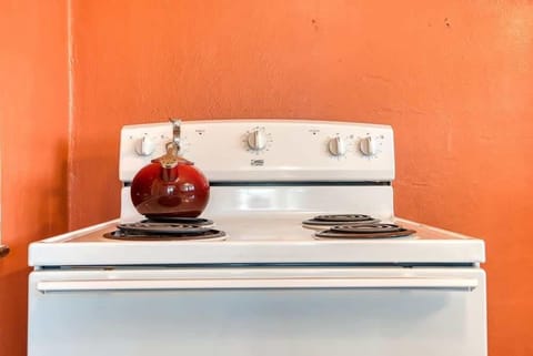 #StayinMyDistrict Downtown Coos Bay! Historical Heritage House Apartments. #BookDirect #StayinMyDistrict #HeritageHouseCoosBay