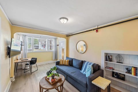 #StayinMyDistrict Downtown Coos Bay! Historical Heritage House Apartments. #BookDirect #StayinMyDistrict #HeritageHouseCoosBay