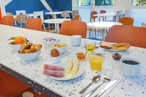 Daily buffet breakfast for a fee