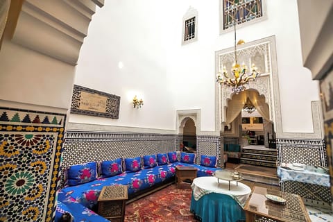 Lobby lounge