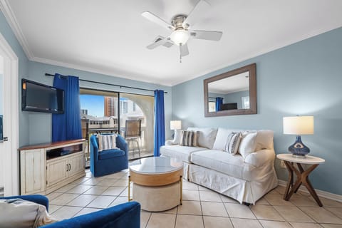 Freshly painted Las Palmas #225 Unit!