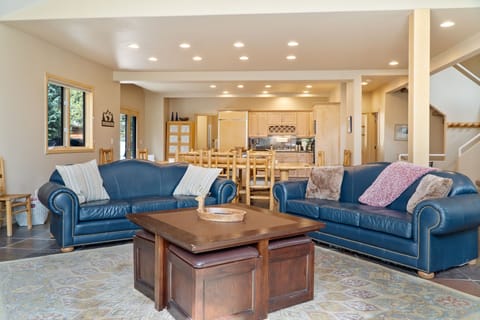 Living room: Gas fireplace, Smart TV with cable, radiant floor heat, no A/C