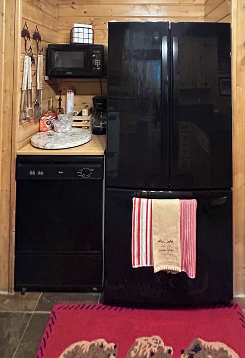 Full kitchen to prep and cook meals.