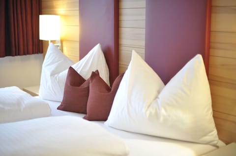 Desk, soundproofing, free WiFi, bed sheets