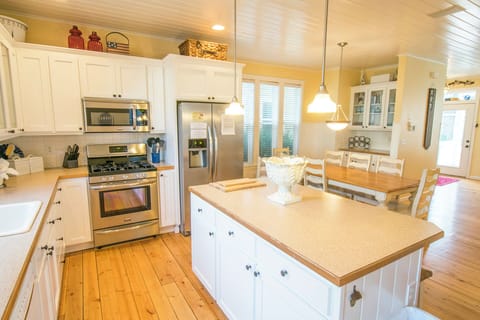 Spacious cook’s kitchen, fully stocked with everything you need to create delicious family meals and lasting memories!