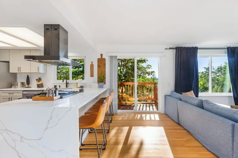 Comfort House | Private kitchen | Fridge, microwave, oven, stovetop