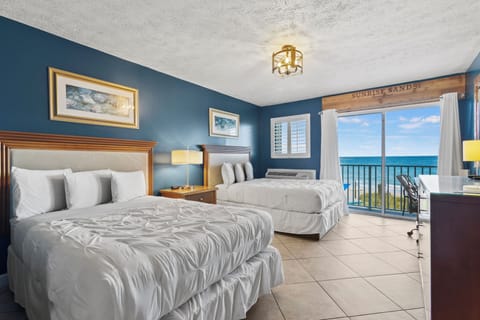 A middle unit located on the 3rd floor.Two full beds.