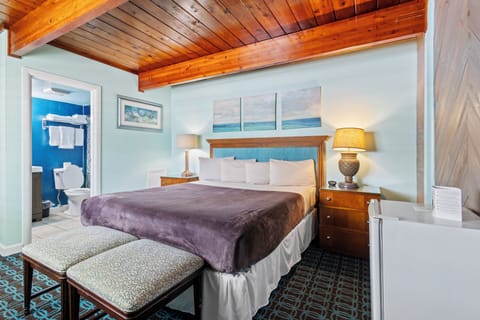 Room 9 is located on the third floor of the Inlet Building. It has a king-size bed and a window overlooking the inlet park.